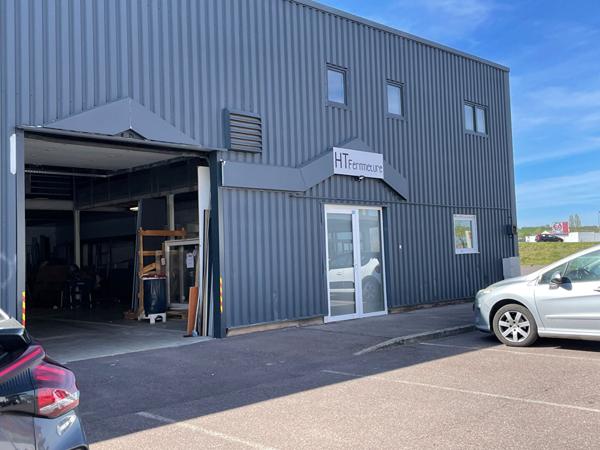 Show-room, atelier, bureaux Folschviller 376m²