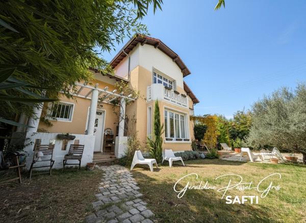 Maison bourgeoise rénovée avec dépendance et piscine, à deux pas du centre de Romans.