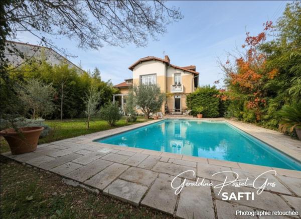 Maison bourgeoise rénovée avec dépendance et piscine, à deux pas du centre de Romans.