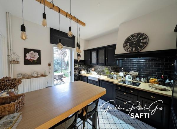 Maison bourgeoise rénovée avec dépendance et piscine, à deux pas du centre de Romans.