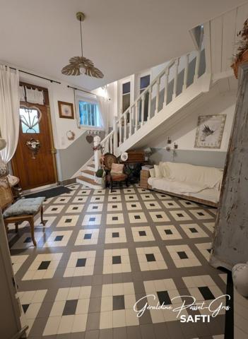 Maison bourgeoise rénovée avec dépendance et piscine, à deux pas du centre de Romans.