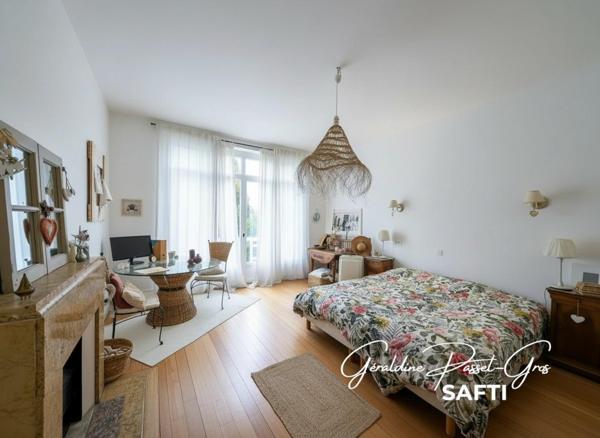 Maison bourgeoise rénovée avec dépendance et piscine, à deux pas du centre de Romans.