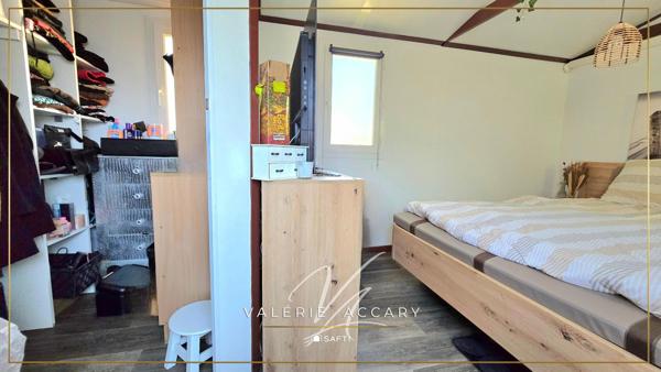Rocbaron : Mobil home T4 de 57 m² sur un terrain de 290 m² avec terrasse de 100 m², spa, cave de 30 m²...