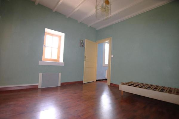 MAS Provençal de 310 M2 sur 16800 M2 (trois logements possibles)