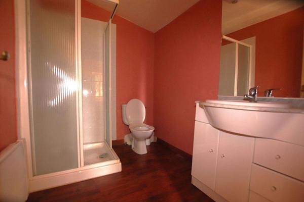 MAS Provençal de 310 M2 sur 16800 M2 (trois logements possibles)