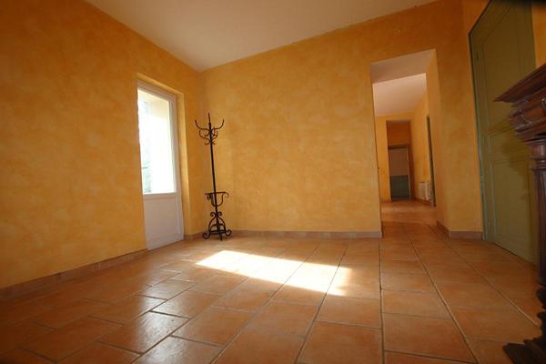 MAS Provençal de 310 M2 sur 16800 M2 (trois logements possibles)