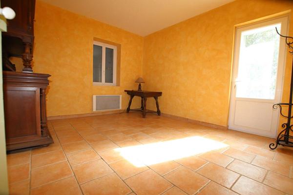 MAS Provençal de 310 M2 sur 16800 M2 (trois logements possibles)