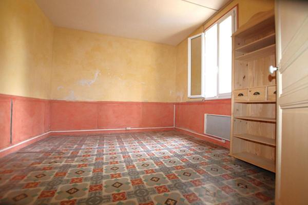 MAS Provençal de 310 M2 sur 16800 M2 (trois logements possibles)