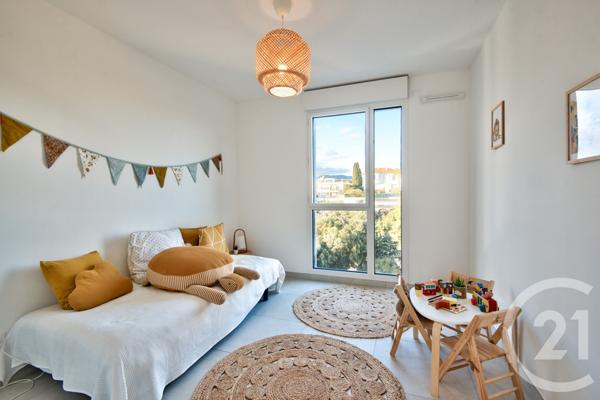 Appartement F4 à vendre  4 pièces - 139,62 m2 ST LAURENT DU VAR - 06