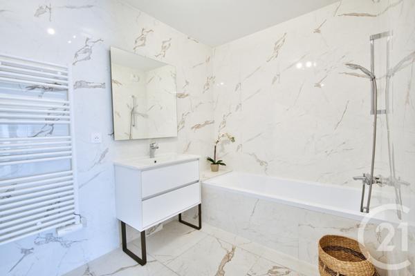 Appartement F4 à vendre  4 pièces - 139,62 m2 ST LAURENT DU VAR - 06