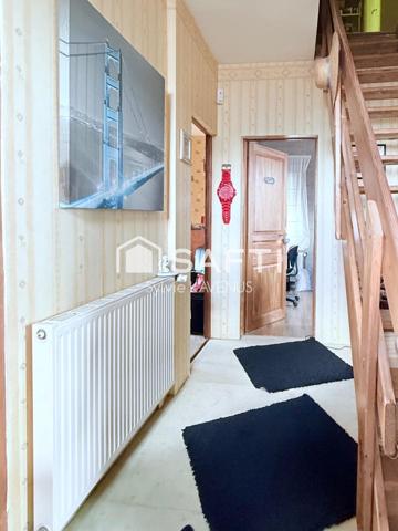 A Soissons, quartier prisé, maison de ville en pierre 6 P. avec 4 chambres, garage et sous-sol sur son terrain de 237 m2.