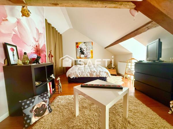 A Soissons, quartier prisé, maison de ville en pierre 6 P. avec 4 chambres, garage et sous-sol sur son terrain de 237 m2.