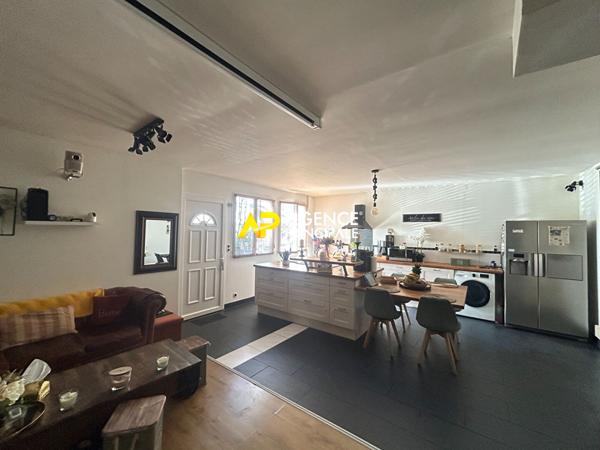 Maison de ville 5 pièce(s) €284 000 ** - Référence 4350