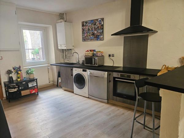 Maison de bourg -88m2 - 3 pièces - petite terrasse -   BEAUMONT (63110)