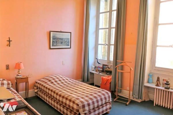 Maison T10 - Dépendances - Cave - Garage - Jardin. 461 m² cadastré.