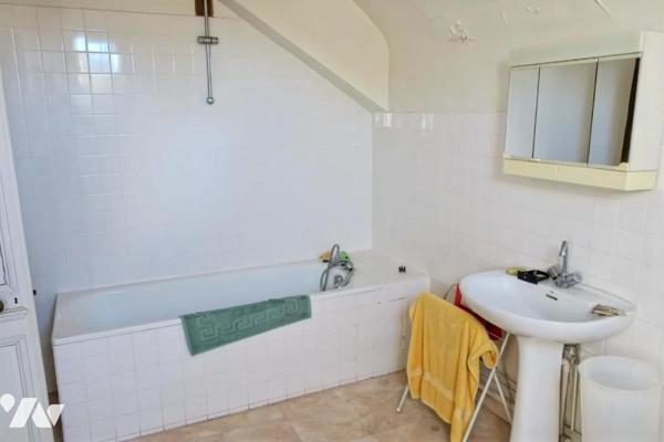 Maison T10 - Dépendances - Cave - Garage - Jardin. 461 m² cadastré.