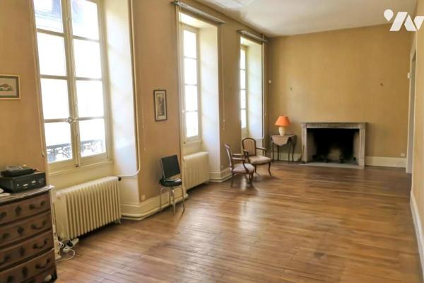 Maison T10 - Dépendances - Cave - Garage - Jardin. 461 m² cadastré.
