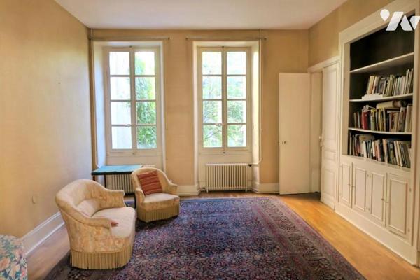 Maison T10 - Dépendances - Cave - Garage - Jardin. 461 m² cadastré.