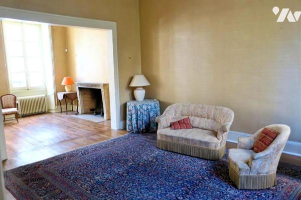 Maison T10 - Dépendances - Cave - Garage - Jardin. 461 m² cadastré.