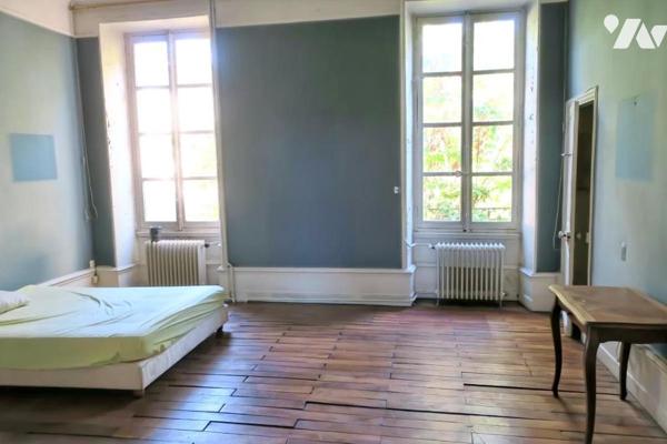 Maison T10 - Dépendances - Cave - Garage - Jardin. 461 m² cadastré.