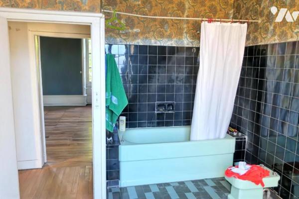 Maison T10 - Dépendances - Cave - Garage - Jardin. 461 m² cadastré.