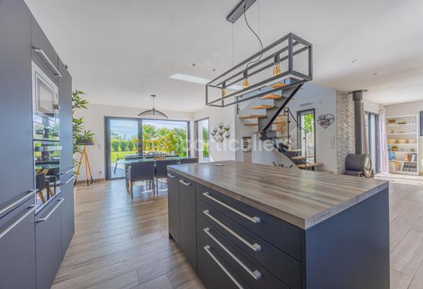 Vente
                Maison130 m² - 5 Pièces -
                    SAINT PHILBERT DE GRAND LIEU (44310)
