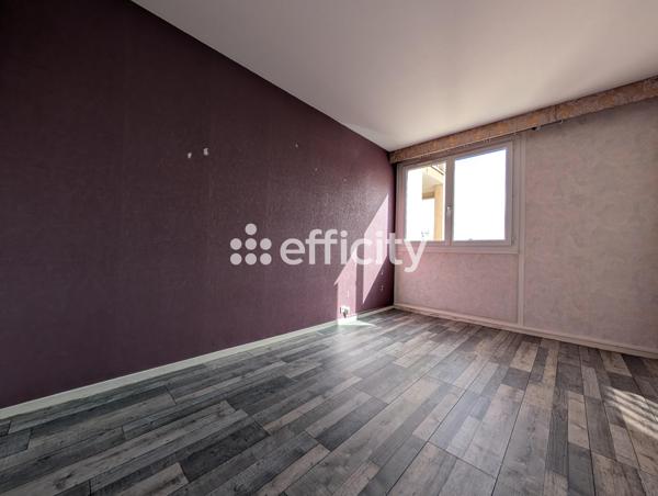 Appartement
         3 pièces
        - 75 m² 220 000 € *