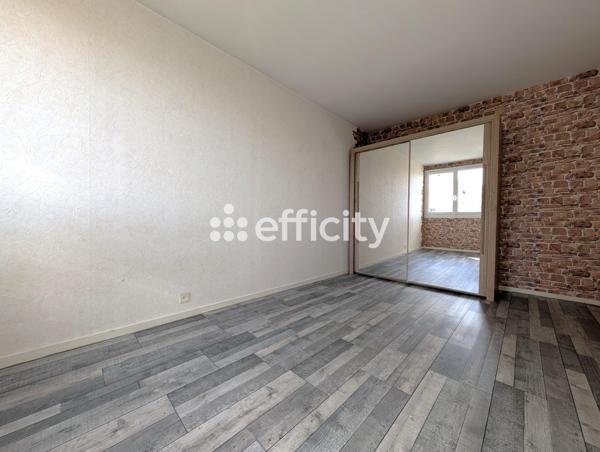 Appartement
         3 pièces
        - 75 m² 220 000 € *