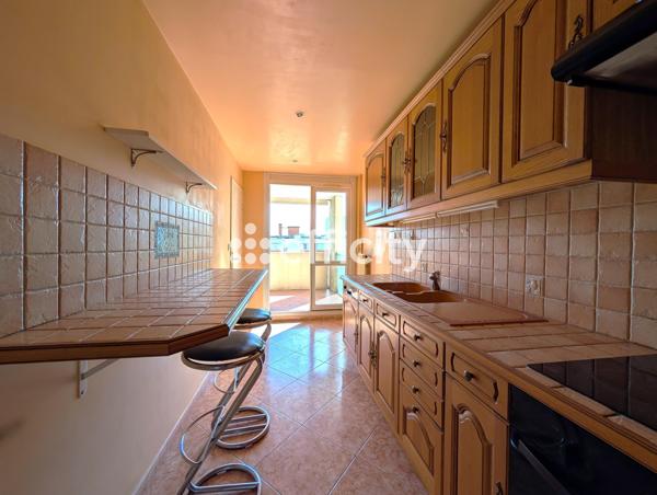 Appartement
         3 pièces
        - 75 m² 220 000 € *