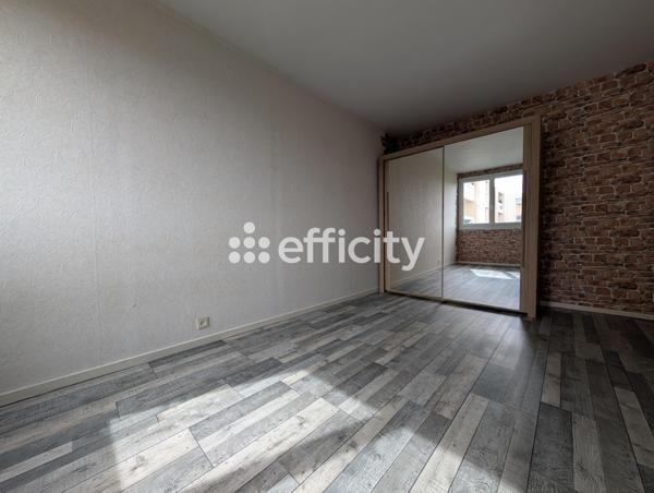 Appartement
         3 pièces
        - 75 m² 220 000 € *