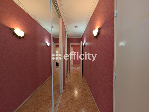 Appartement
         3 pièces
        - 75 m² 220 000 € *