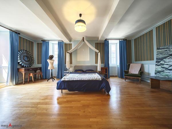 Maison à PLOERMEL, 56800 - 10 pièces 280m²