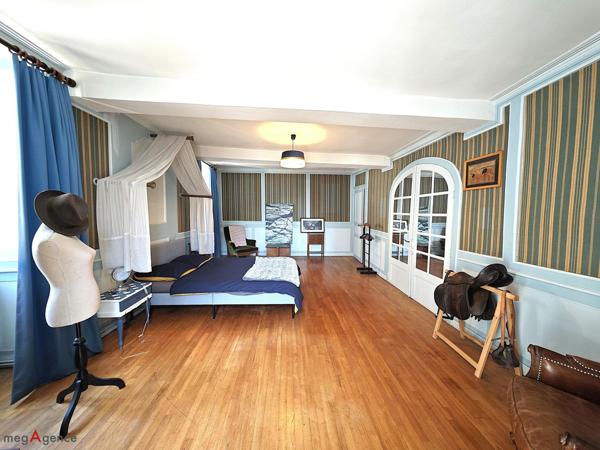 Maison à PLOERMEL, 56800 - 10 pièces 280m²