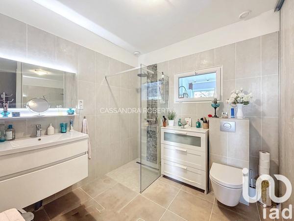 Maison traditionnelle 6 pièces de 169 m² à Le Beausset (83330)