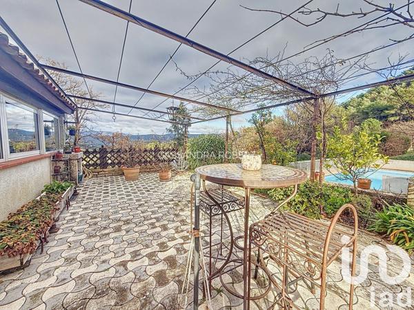 Maison traditionnelle 6 pièces de 169 m² à Le Beausset (83330)