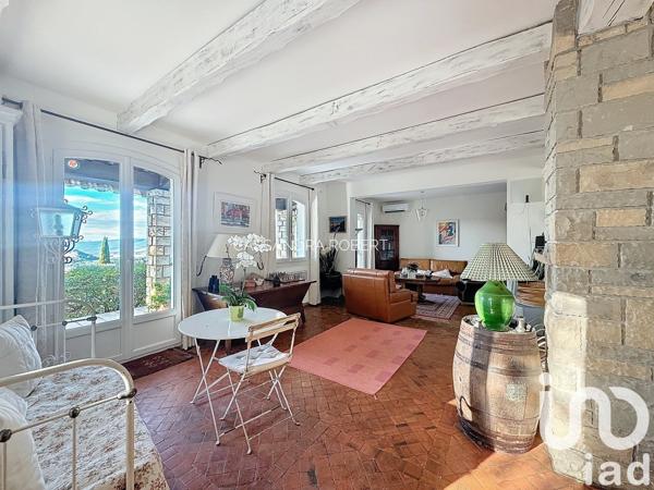 Maison traditionnelle 6 pièces de 169 m² à Le Beausset (83330)