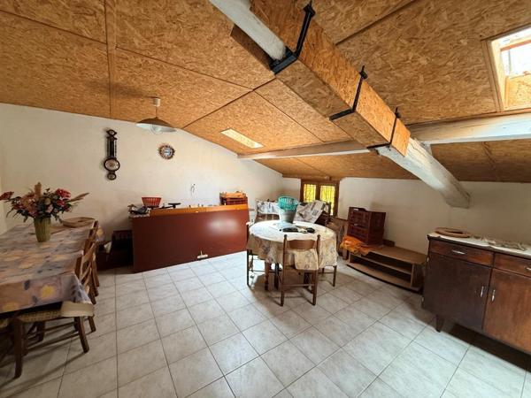 ST YZAN de SOUDIAC MAISON A RENOVER Saint-Yzan-de-Soudiac (33920)