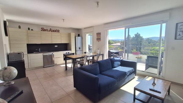 APPARTEMENT TYPE 4 PLEIN SUD + CAVE +PLACE DE PARKING INTERIEUR