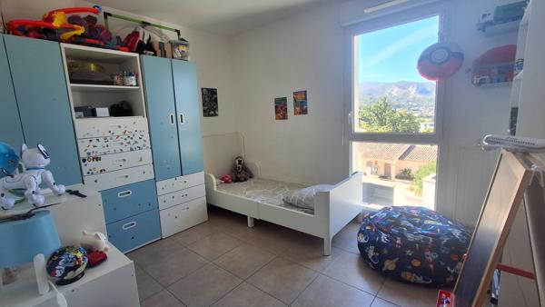 APPARTEMENT TYPE 4 PLEIN SUD + CAVE +PLACE DE PARKING INTERIEUR