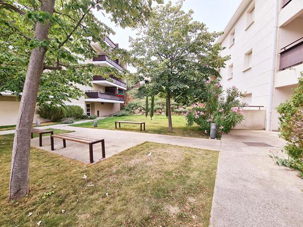 Appartement CHATEAURENARD 64.8 m²