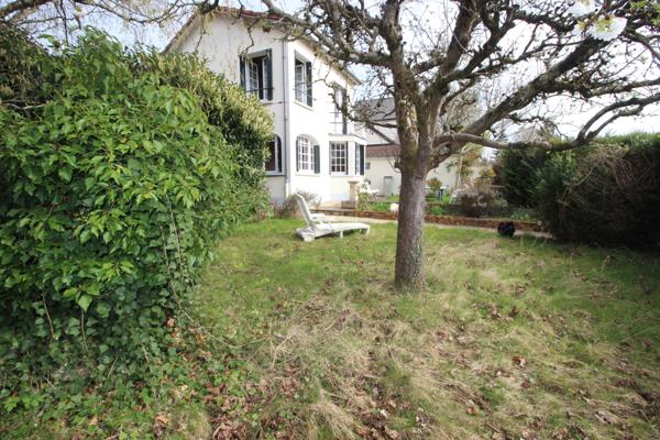 Varennes-Jarcy (91480) Charmante maison des années 1940 avec fort potentiel, sur terrain de 530 m² – Varennes-Jarcy