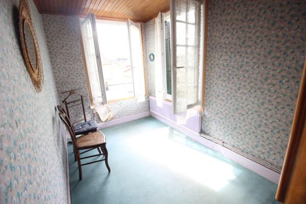 Varennes-Jarcy (91480) Charmante maison des années 1940 avec fort potentiel, sur terrain de 530 m² – Varennes-Jarcy