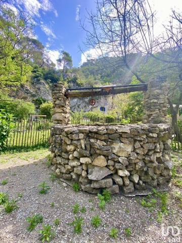 Maison 7 pièces de 165 m² à Gilette (06830)