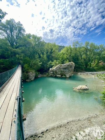 Maison 7 pièces de 165 m² à Gilette (06830)