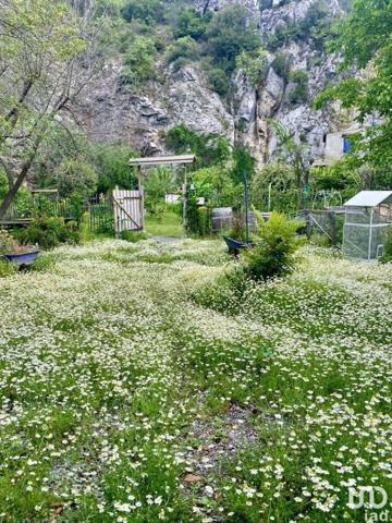 Maison 7 pièces de 165 m² à Gilette (06830)