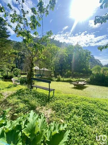 Maison 7 pièces de 165 m² à Gilette (06830)