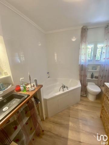 Maison 7 pièces de 165 m² à Gilette (06830)