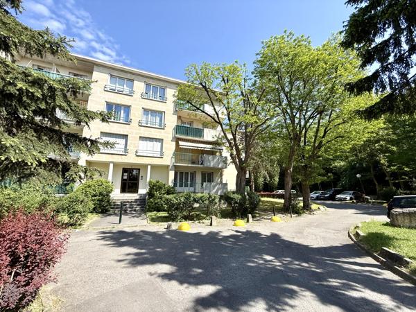 Appartement 3 Pièces avec parking et cave proche RER