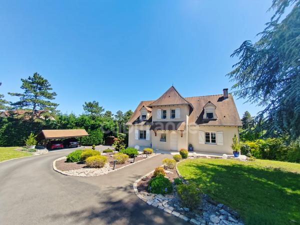 Givry (71) Maison à vendre de 250.43 m² - 6 pièces - terrain de 3 373 m² piscine !