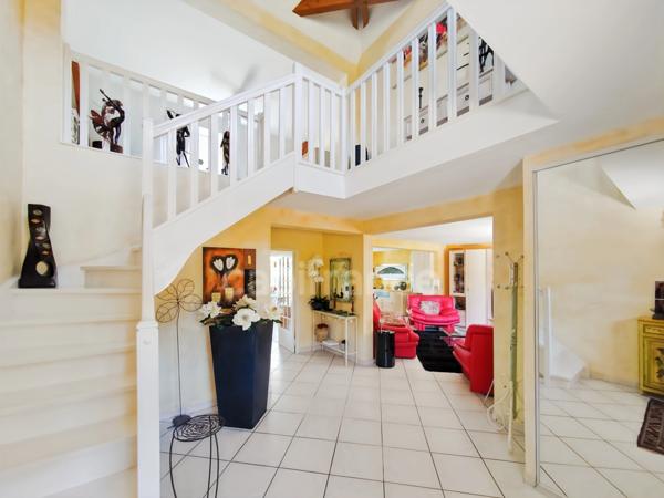 Givry (71) Maison à vendre de 250.43 m² - 6 pièces - terrain de 3 373 m² piscine !